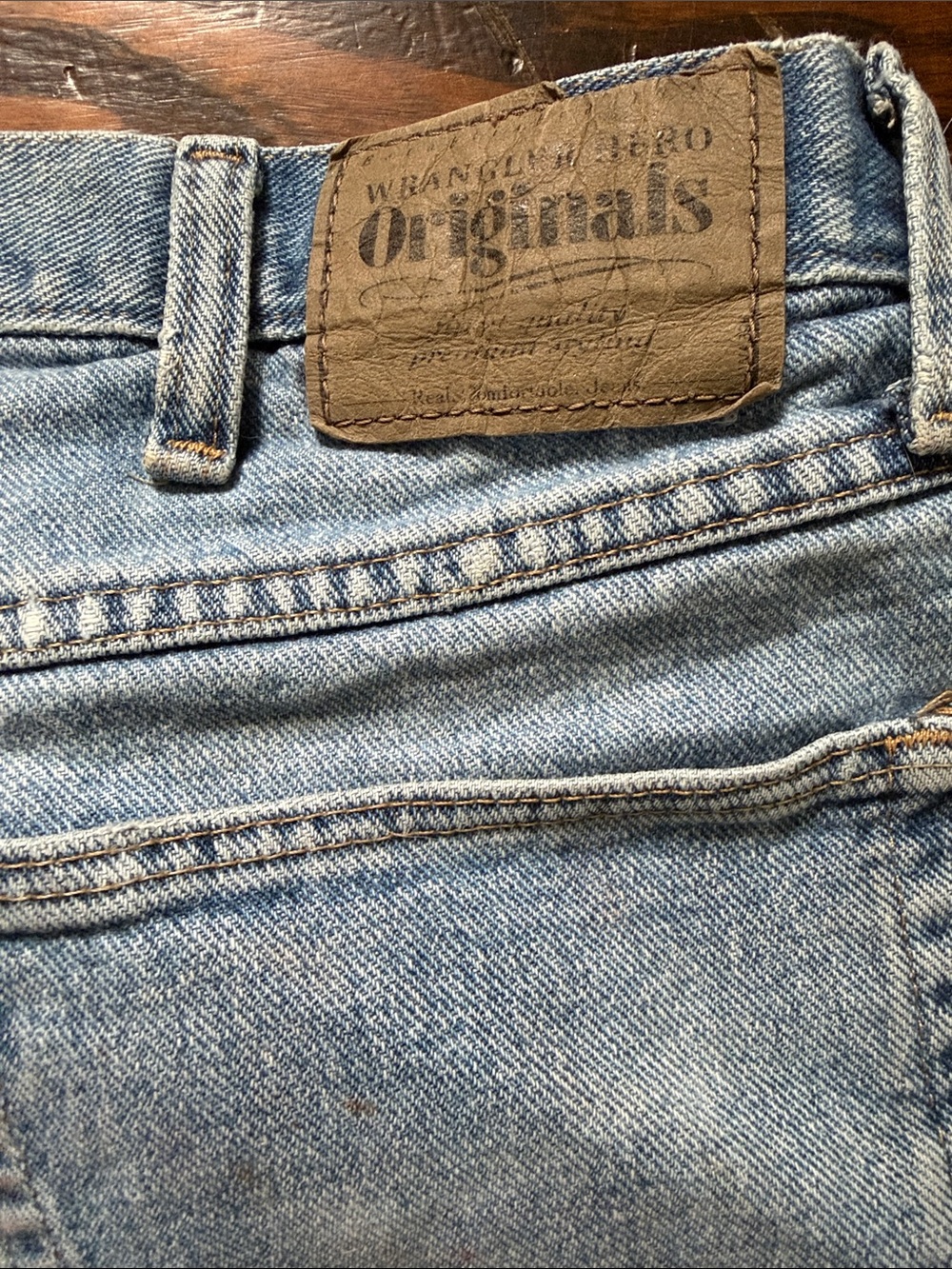 Wrangler Men's Light Blue Relaxed Fit Denim Jeans with Leather Patch